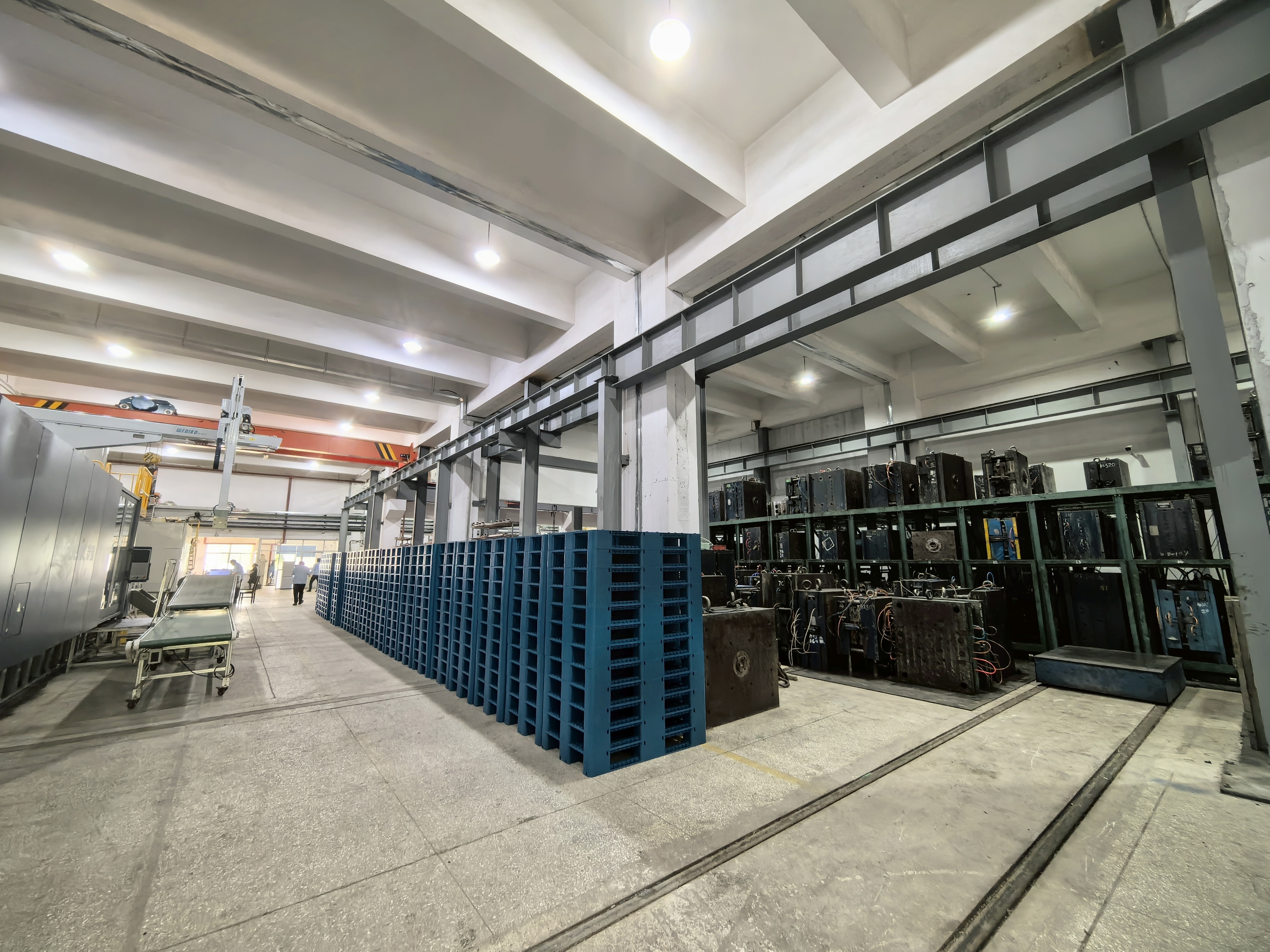 Blog perusahaan terbaru tentang Mengurangi Biaya Pengiriman sebesar 20% dengan 1100×1100 Pallets Plastik Optimalkan Beban dan Maksimalkan Efisiensi Transportasi