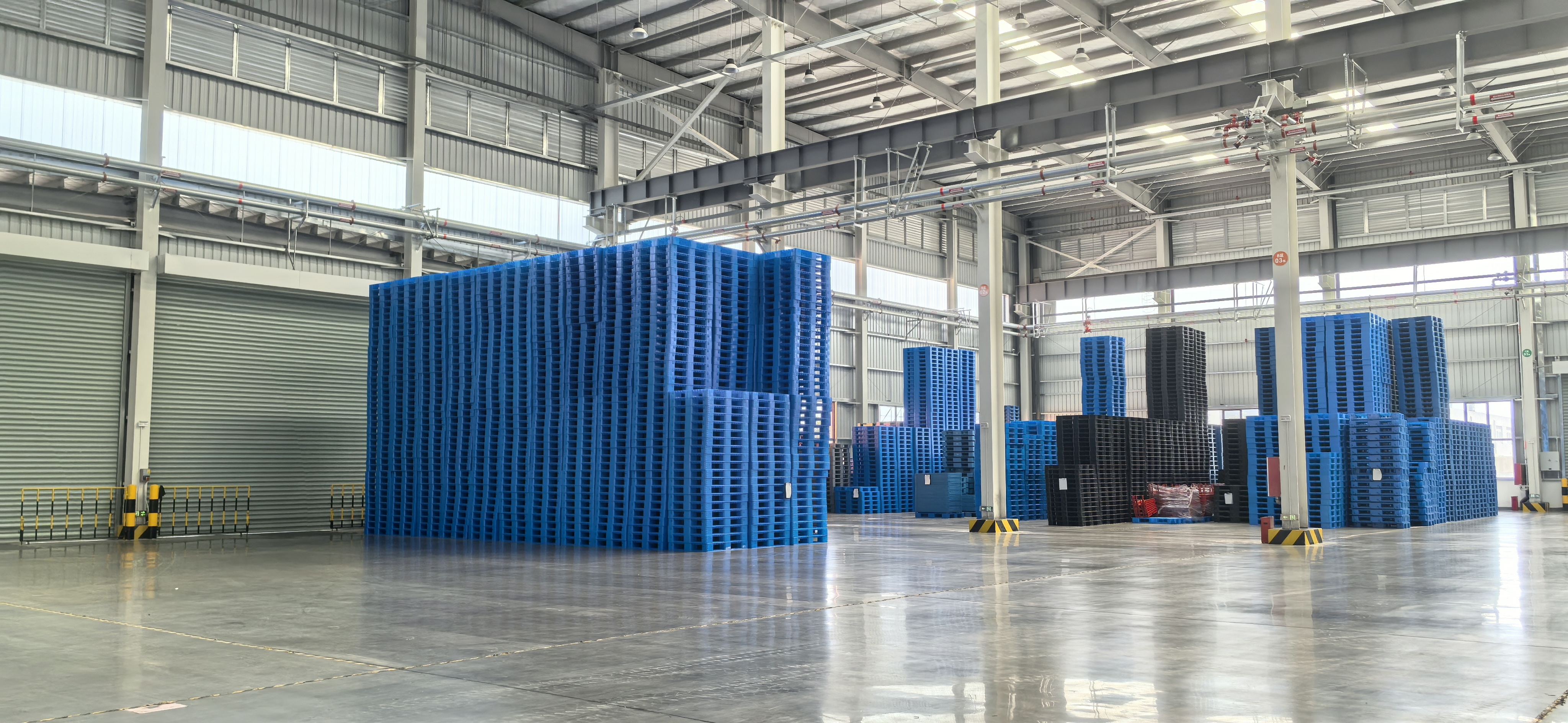 Blog perusahaan terbaru tentang 1100, 1200×1000 atau 1200×800? Cara Memilih Ukuran Pallet Plastik yang Tepat untuk Pelabuhan Tujuan Anda？